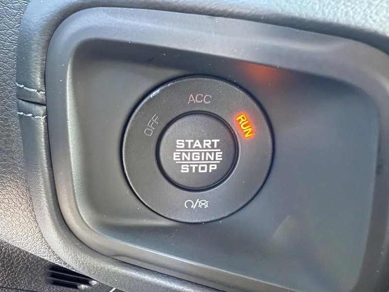 Jeep Gladiator Vehicle Full-screen Gallery Image 21