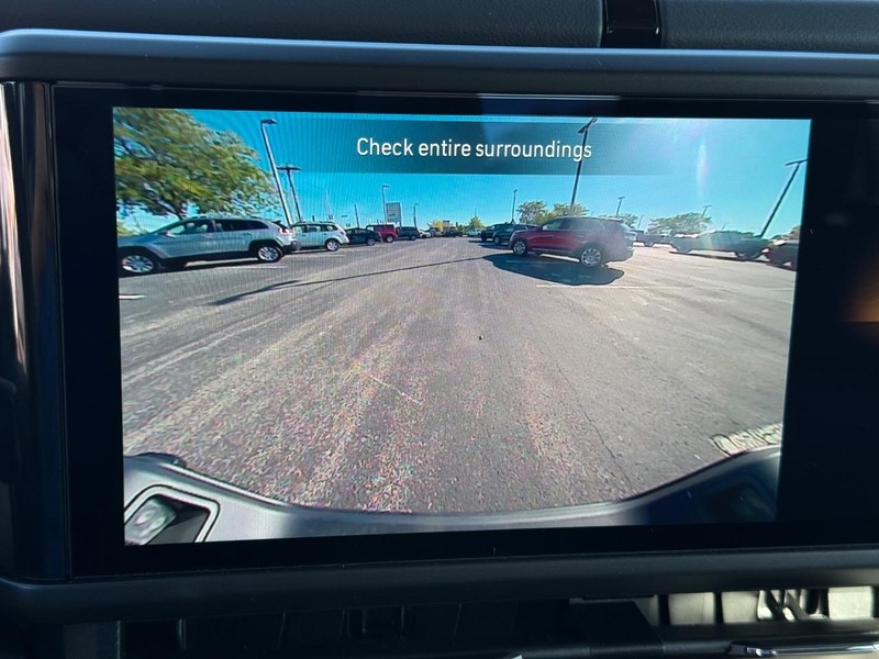 Jeep Gladiator Vehicle Full-screen Gallery Image 24