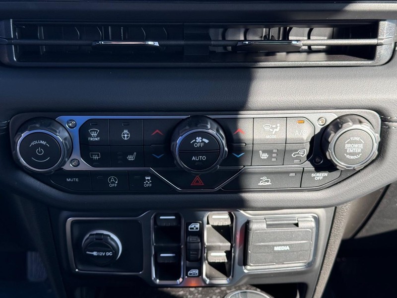 Jeep Gladiator Vehicle Full-screen Gallery Image 25