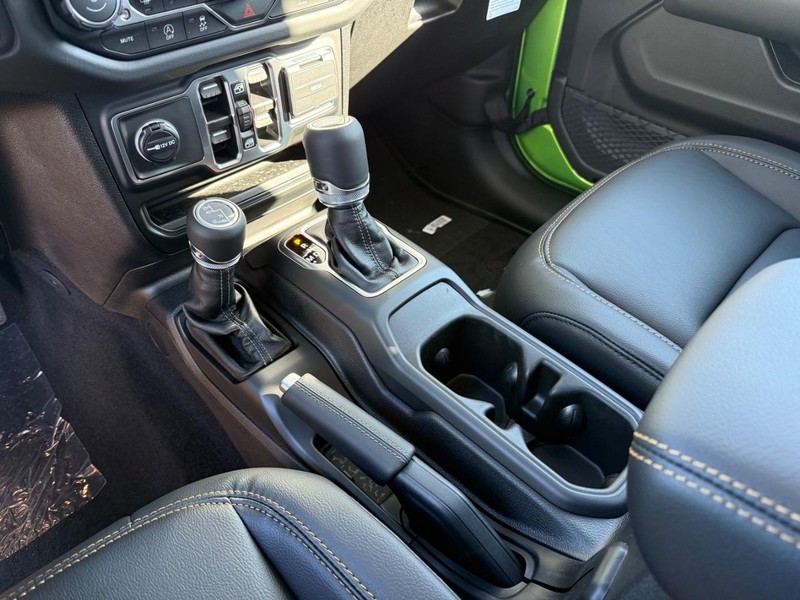 Jeep Gladiator Vehicle Full-screen Gallery Image 26