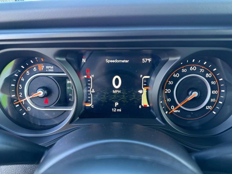 Jeep Gladiator Vehicle Full-screen Gallery Image 28