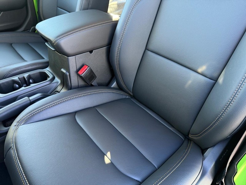 Jeep Gladiator Vehicle Full-screen Gallery Image 30