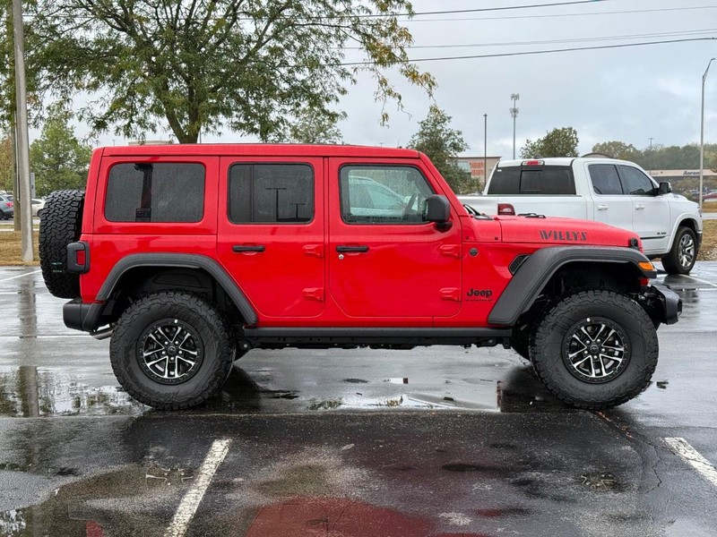 Jeep Wrangler Vehicle Full-screen Gallery Image 2