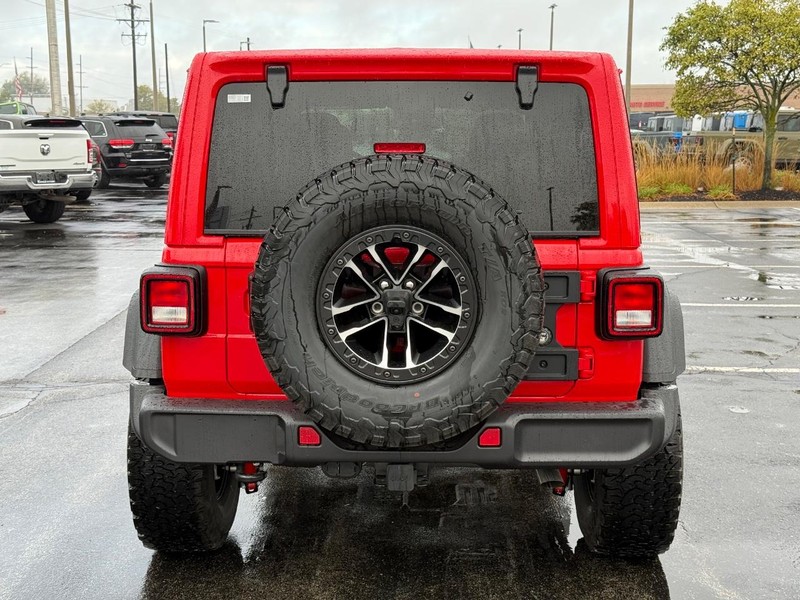 Jeep Wrangler Vehicle Full-screen Gallery Image 4