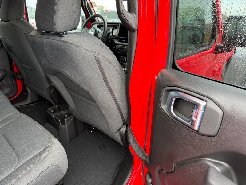 Jeep Wrangler Vehicle Full-screen Gallery Image 12