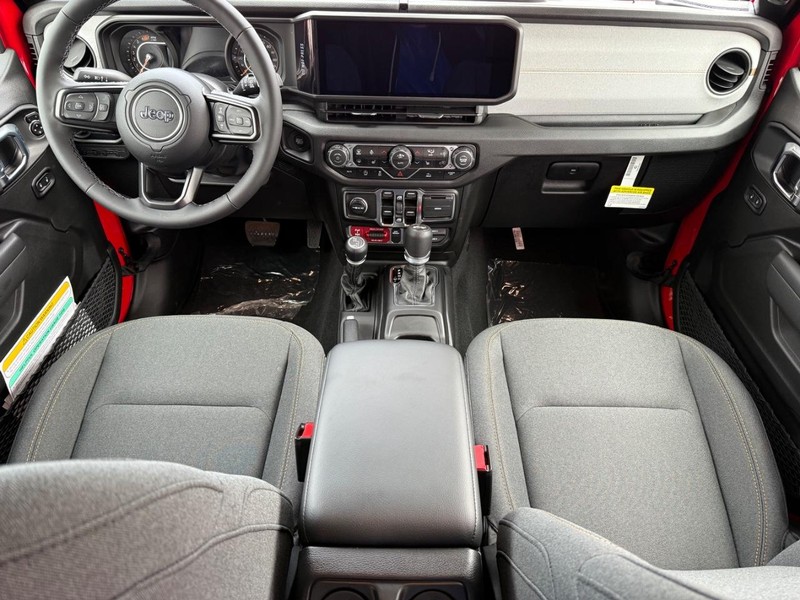 Jeep Wrangler Vehicle Full-screen Gallery Image 13