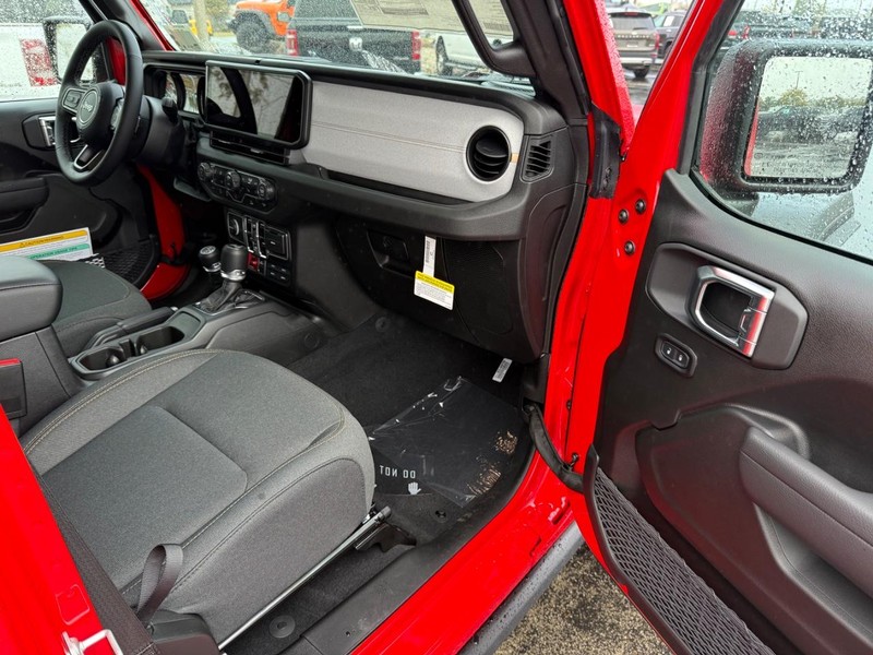 Jeep Wrangler Vehicle Full-screen Gallery Image 15