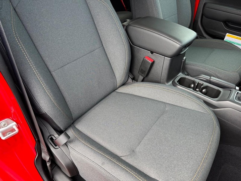 Jeep Wrangler Vehicle Full-screen Gallery Image 16