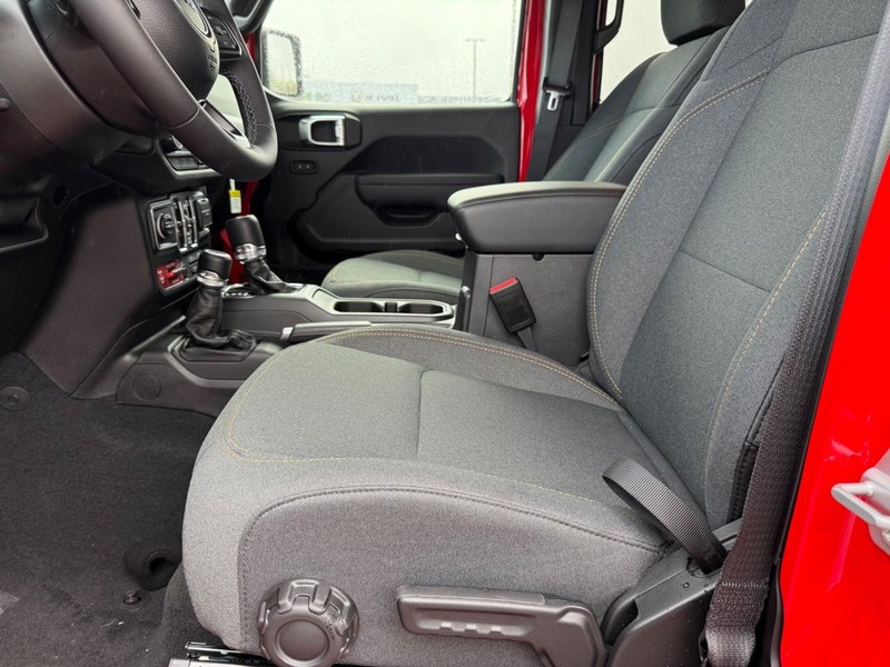 Jeep Wrangler Vehicle Full-screen Gallery Image 18