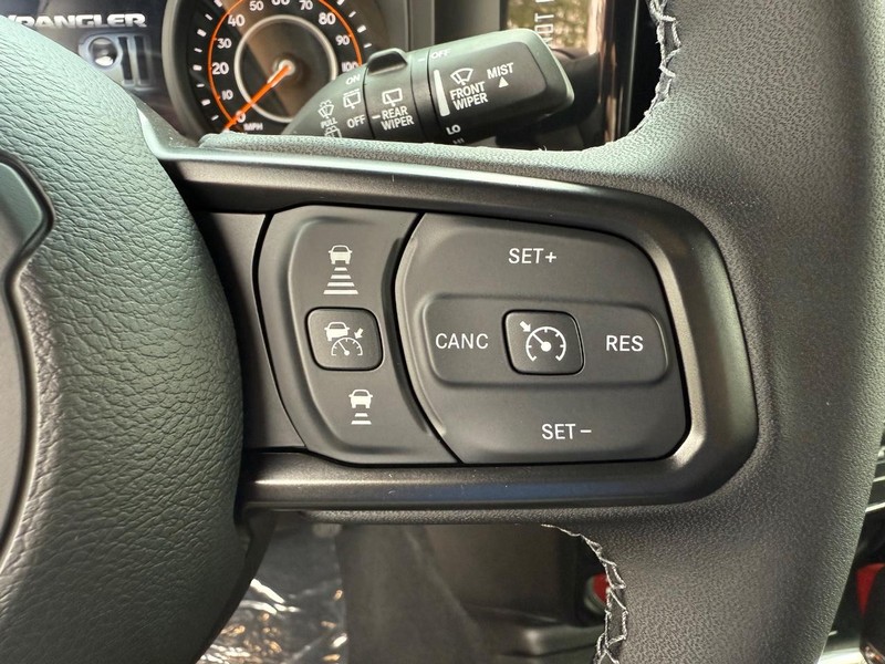 Jeep Wrangler Vehicle Full-screen Gallery Image 21