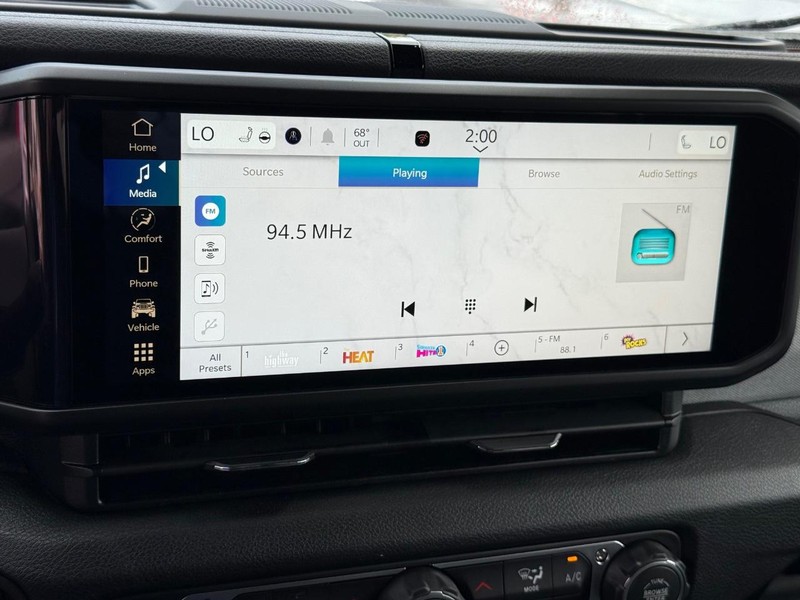 Jeep Wrangler Vehicle Full-screen Gallery Image 24