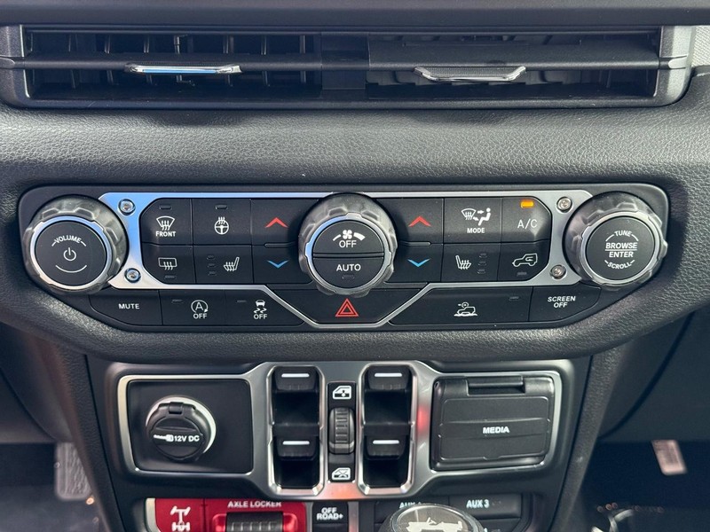 Jeep Wrangler Vehicle Full-screen Gallery Image 26