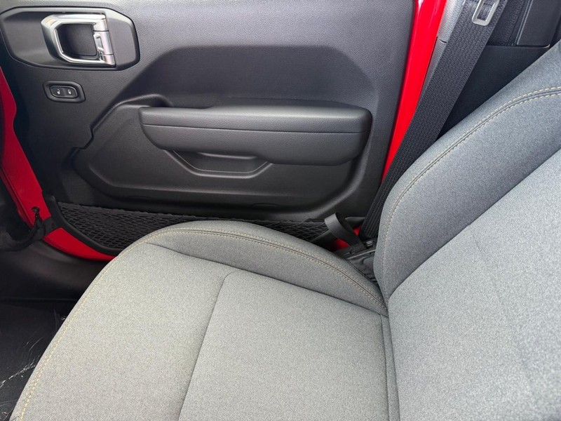 Jeep Wrangler Vehicle Full-screen Gallery Image 28