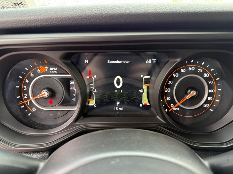 Jeep Wrangler Vehicle Full-screen Gallery Image 30