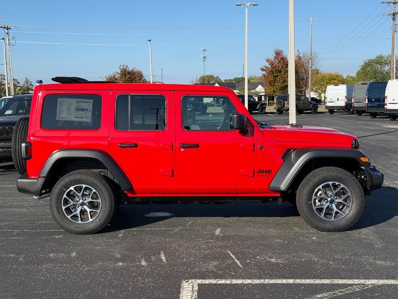 Jeep Wrangler Vehicle Full-screen Gallery Image 2