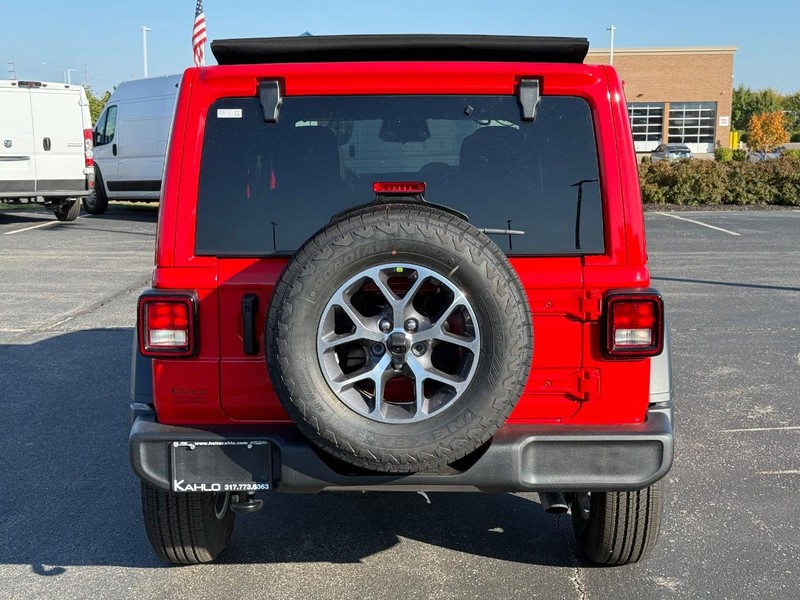 Jeep Wrangler Vehicle Full-screen Gallery Image 4