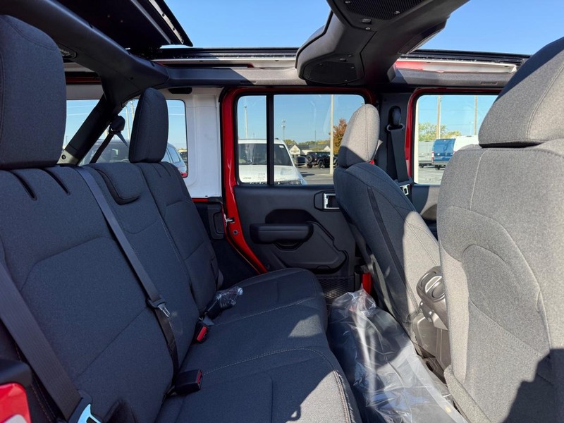 Jeep Wrangler Vehicle Full-screen Gallery Image 10
