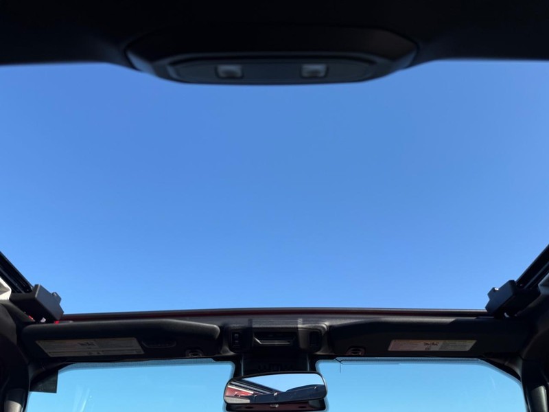 Jeep Wrangler Vehicle Full-screen Gallery Image 12