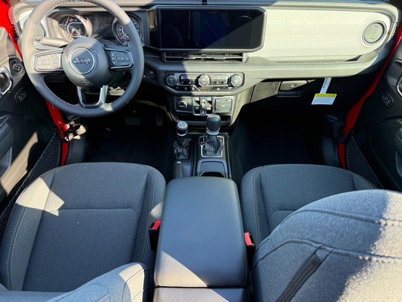 Jeep Wrangler Vehicle Full-screen Gallery Image 13