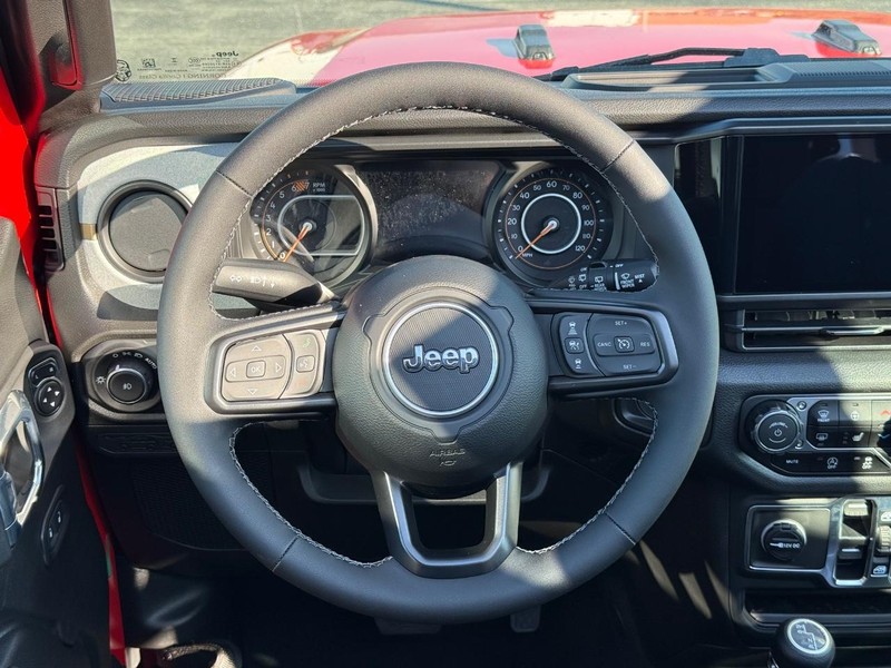 Jeep Wrangler Vehicle Full-screen Gallery Image 14