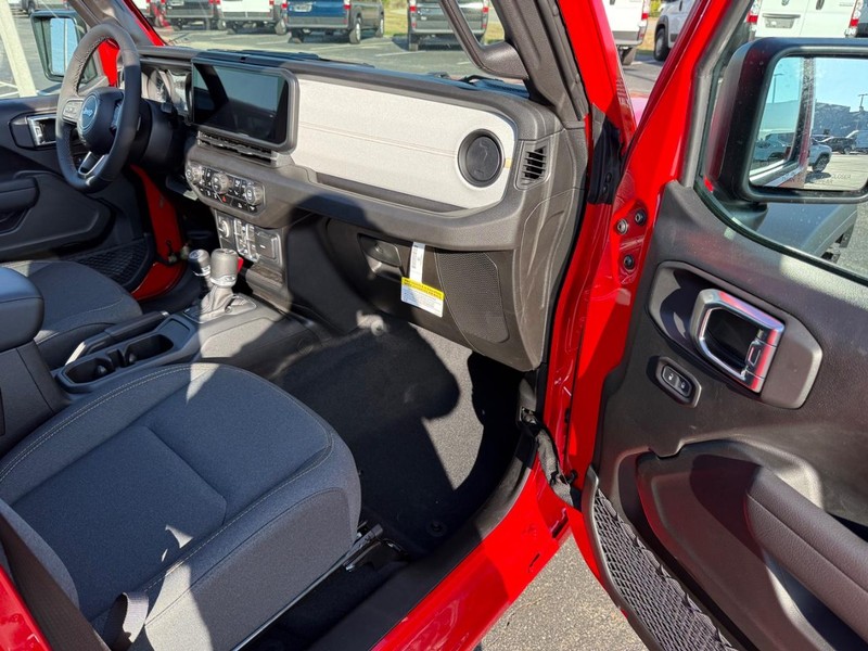 Jeep Wrangler Vehicle Full-screen Gallery Image 15