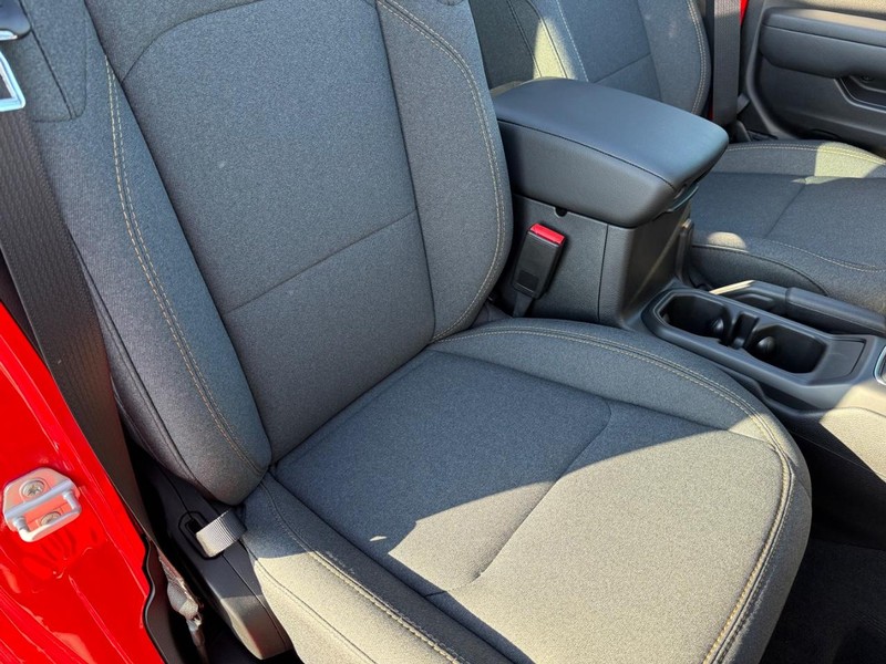 Jeep Wrangler Vehicle Full-screen Gallery Image 16