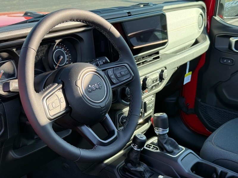 Jeep Wrangler Vehicle Full-screen Gallery Image 19