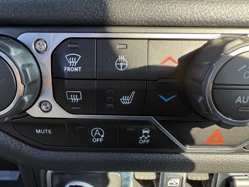 Jeep Wrangler Vehicle Full-screen Gallery Image 23