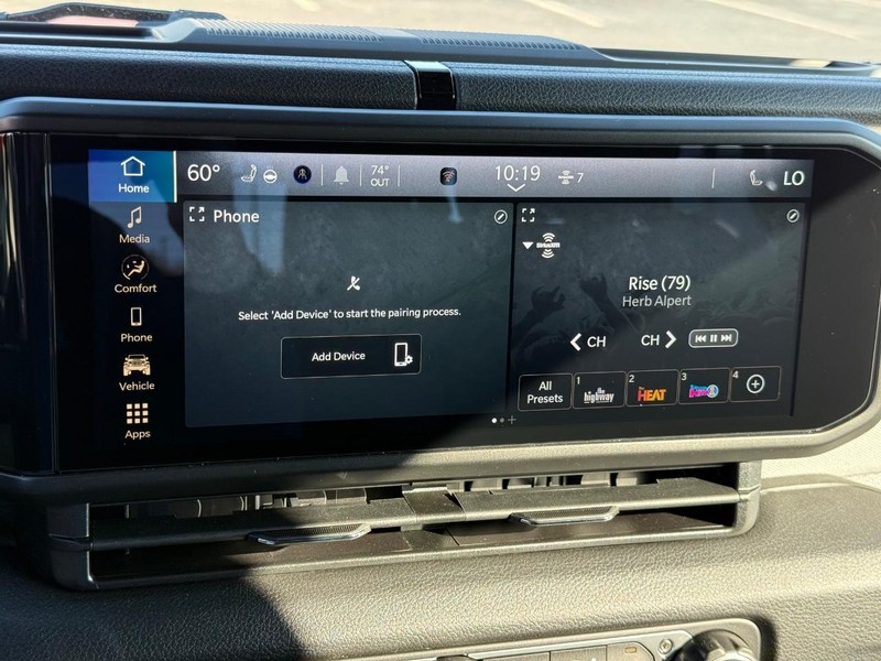 Jeep Wrangler Vehicle Full-screen Gallery Image 24