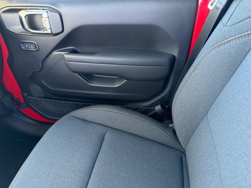 Jeep Wrangler Vehicle Full-screen Gallery Image 28