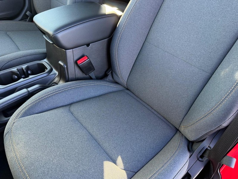 Jeep Wrangler Vehicle Full-screen Gallery Image 32