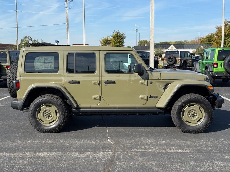 Jeep Wrangler 4xe Vehicle Full-screen Gallery Image 2