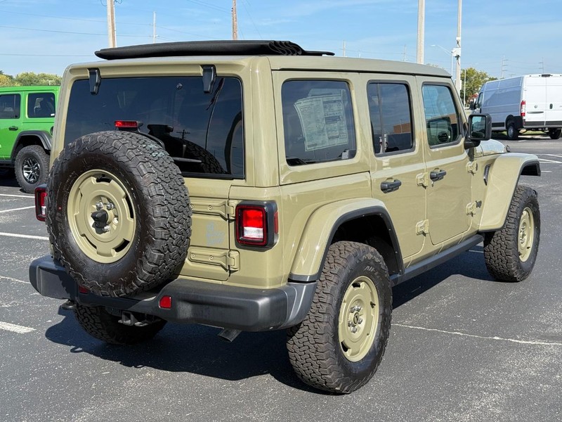 Jeep Wrangler 4xe Vehicle Full-screen Gallery Image 3