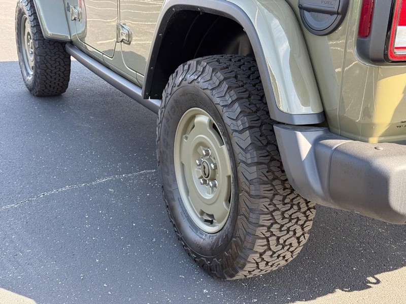 Jeep Wrangler 4xe Vehicle Full-screen Gallery Image 6