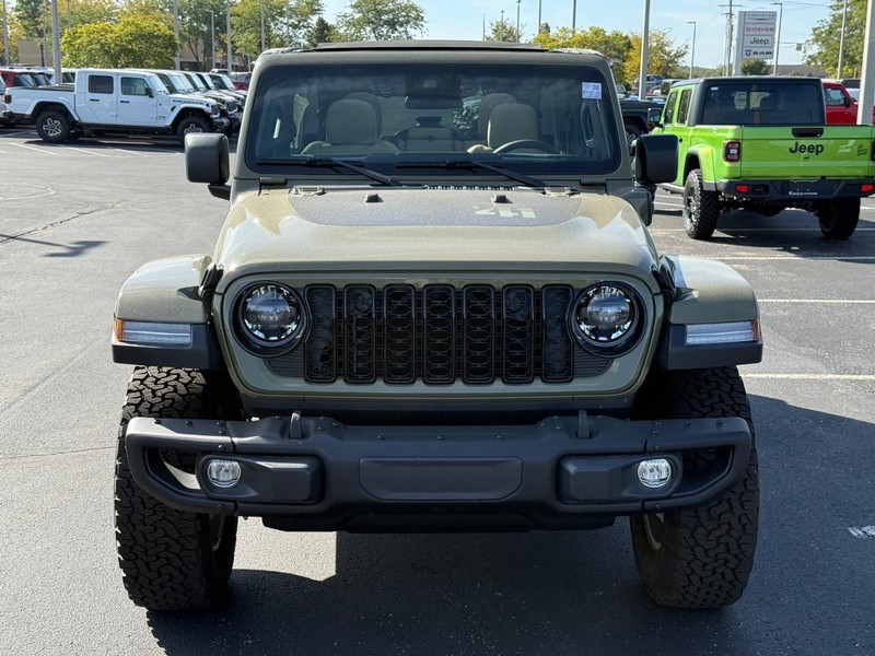 Jeep Wrangler 4xe Vehicle Full-screen Gallery Image 9