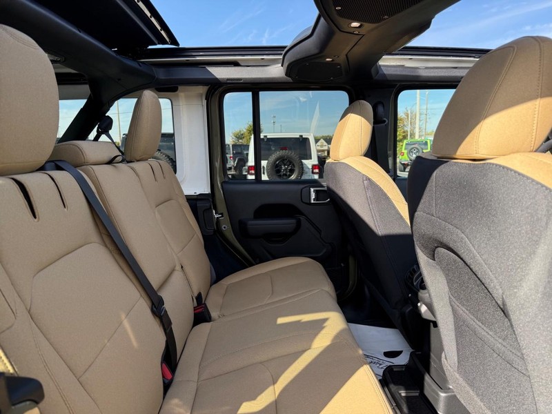 Jeep Wrangler 4xe Vehicle Full-screen Gallery Image 10