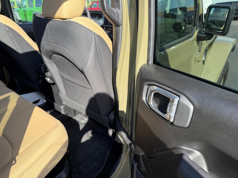 Jeep Wrangler 4xe Vehicle Full-screen Gallery Image 11