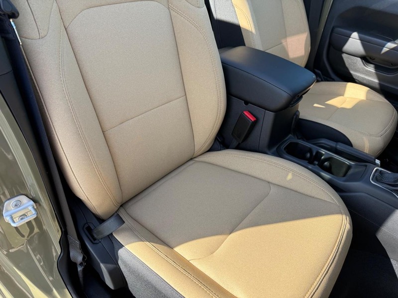 Jeep Wrangler 4xe Vehicle Full-screen Gallery Image 16