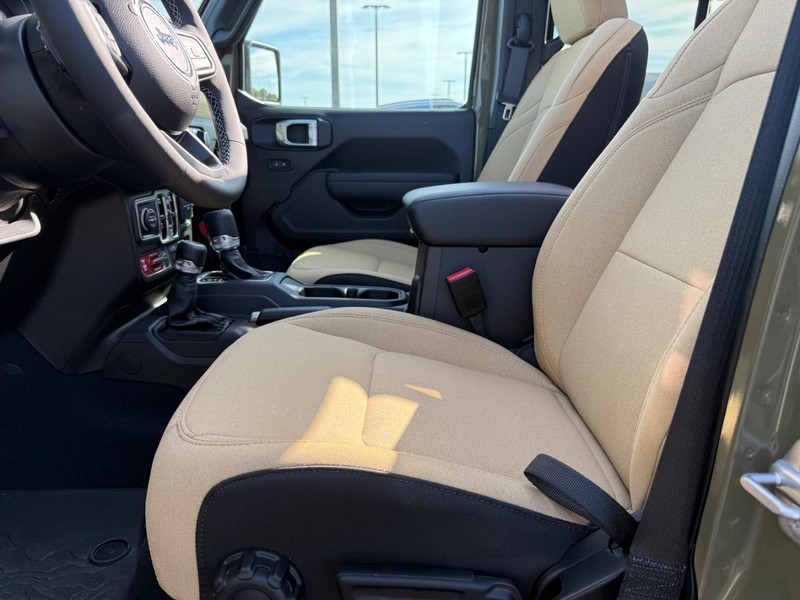 Jeep Wrangler 4xe Vehicle Full-screen Gallery Image 18