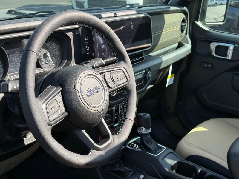 Jeep Wrangler 4xe Vehicle Full-screen Gallery Image 19