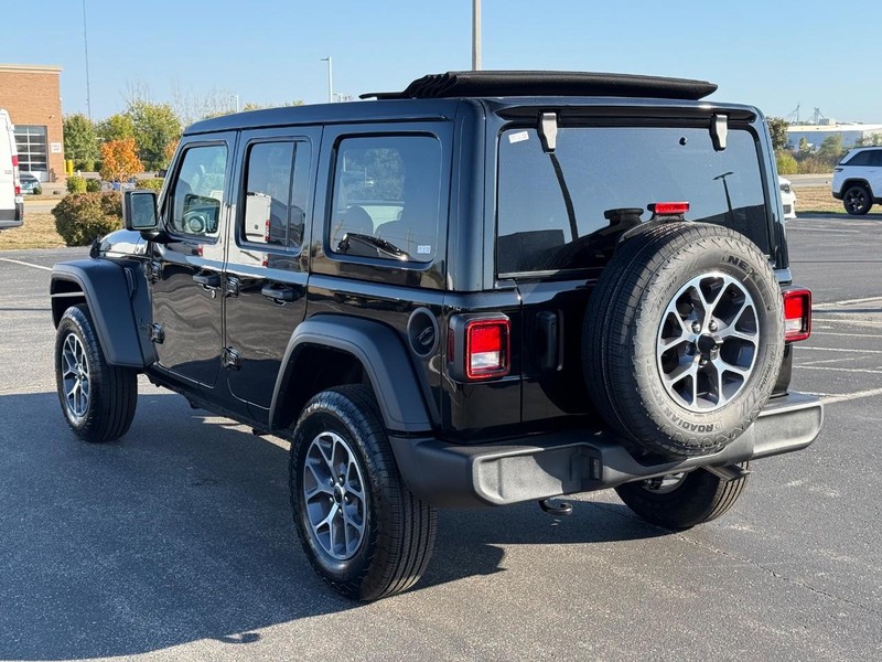 Jeep Wrangler Vehicle Full-screen Gallery Image 5