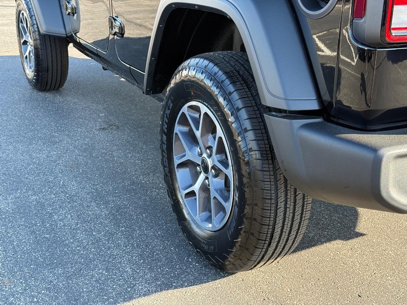 Jeep Wrangler Vehicle Full-screen Gallery Image 6