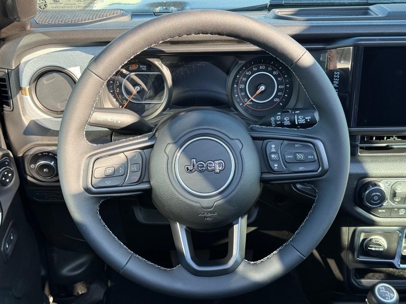 Jeep Wrangler Vehicle Full-screen Gallery Image 14