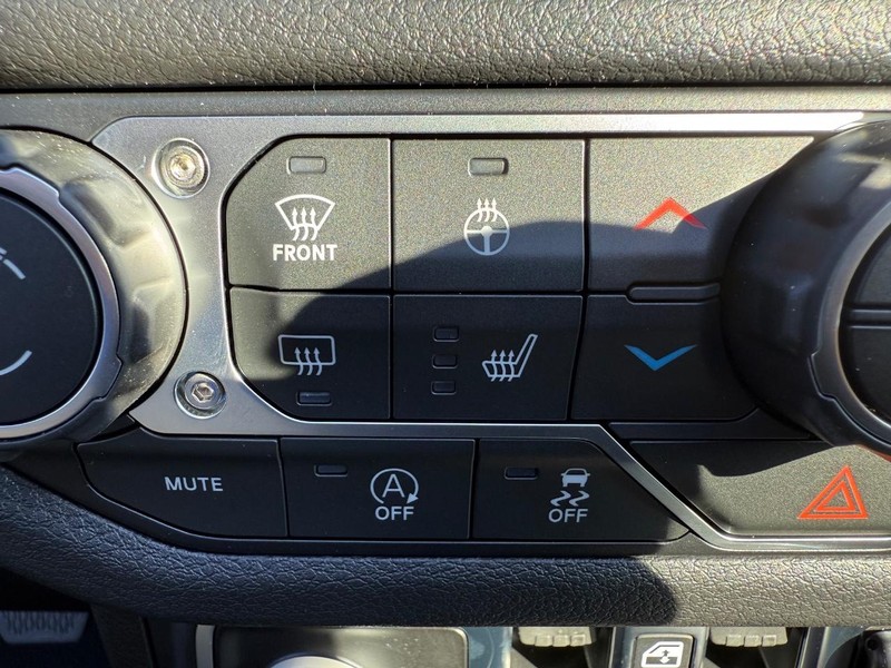 Jeep Wrangler Vehicle Full-screen Gallery Image 23