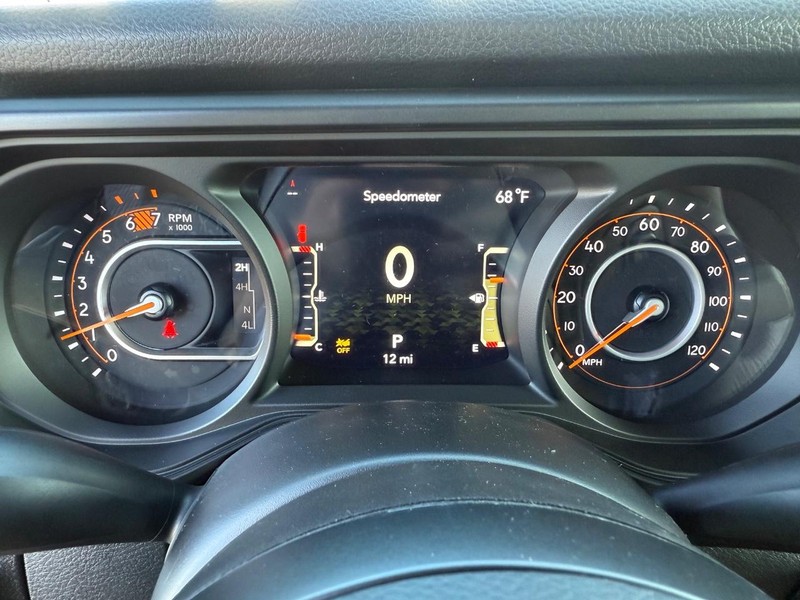 Jeep Wrangler Vehicle Full-screen Gallery Image 30