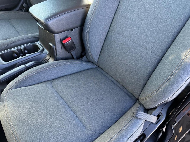 Jeep Wrangler Vehicle Full-screen Gallery Image 32