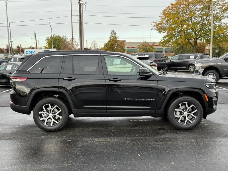 Jeep Grand Cherokee Vehicle Full-screen Gallery Image 2