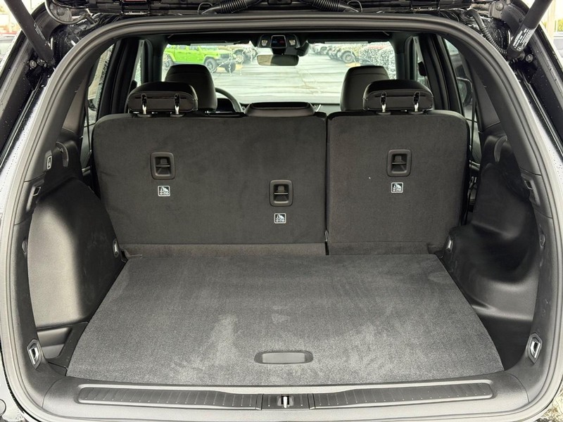 Jeep Grand Cherokee Vehicle Full-screen Gallery Image 7