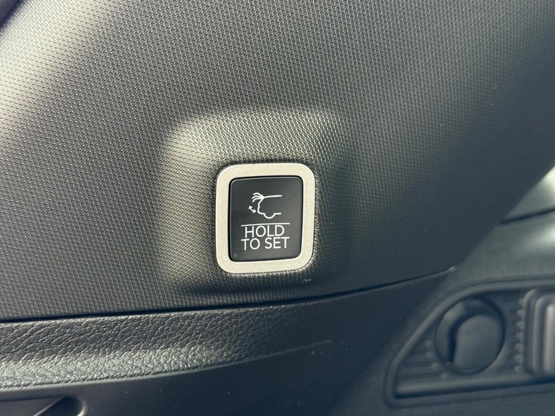 Jeep Grand Cherokee Vehicle Full-screen Gallery Image 8