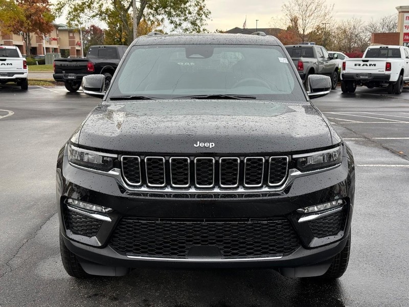 Jeep Grand Cherokee Vehicle Full-screen Gallery Image 11